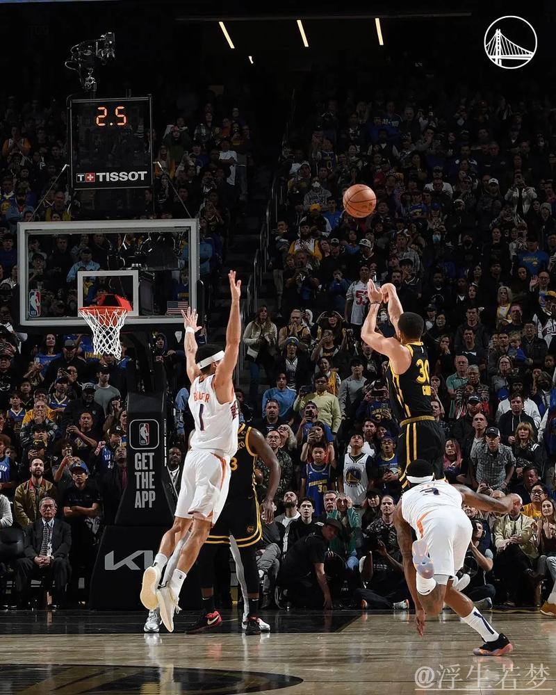 库里首节8分钟高效拿下10分,三分命中两记附加1篮板 库里首节8分钟高效拿下10分,三分命中两记附加1篮板